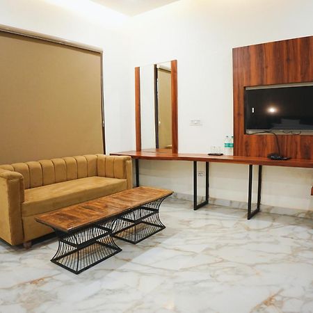 The Krati Resort And Convention Centre Bareilly Bagian luar foto