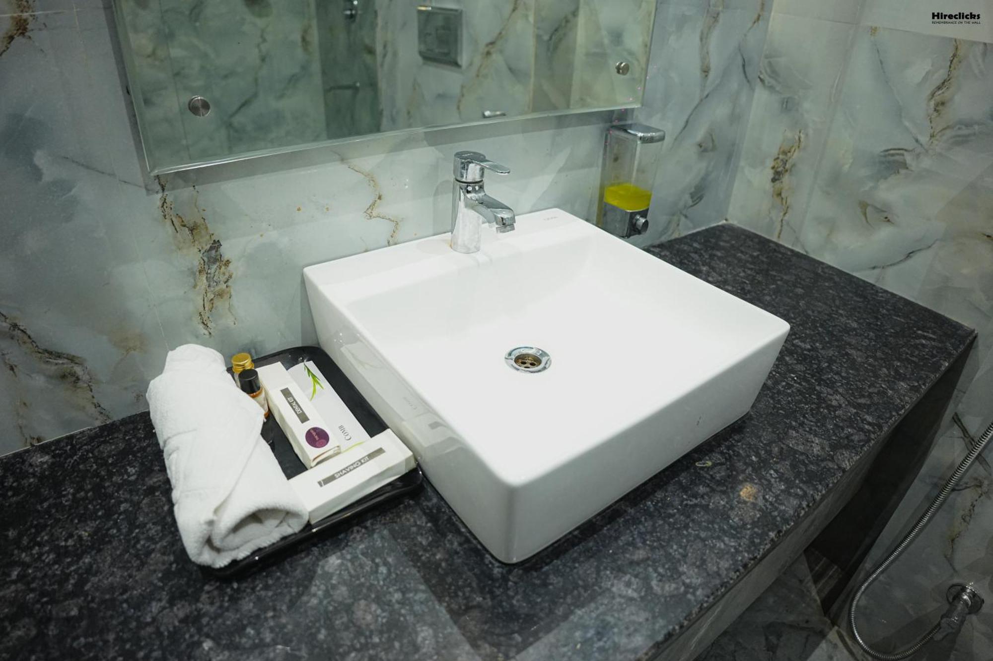 The Krati Resort And Convention Centre Bareilly Bagian luar foto