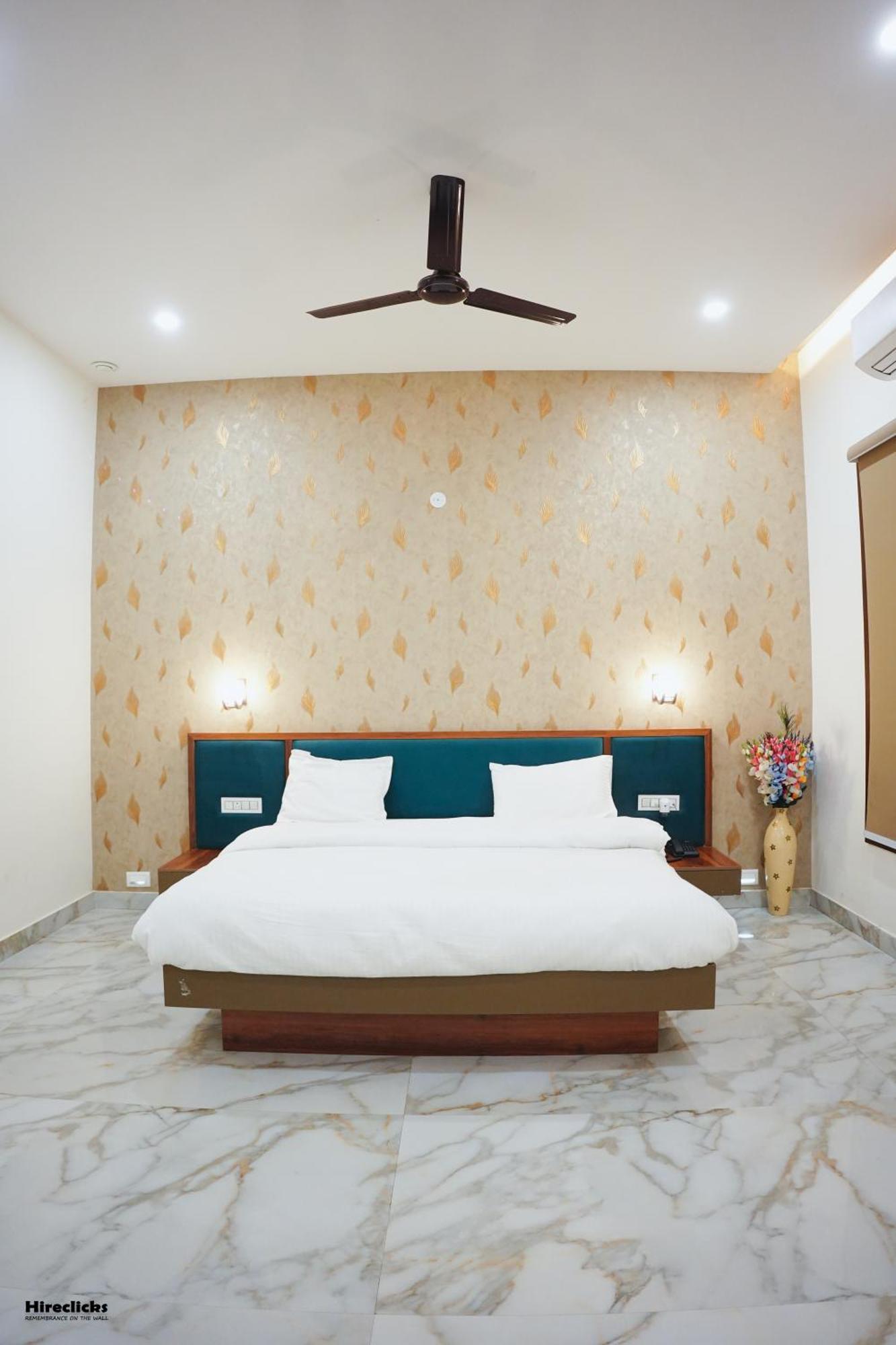 The Krati Resort And Convention Centre Bareilly Bagian luar foto