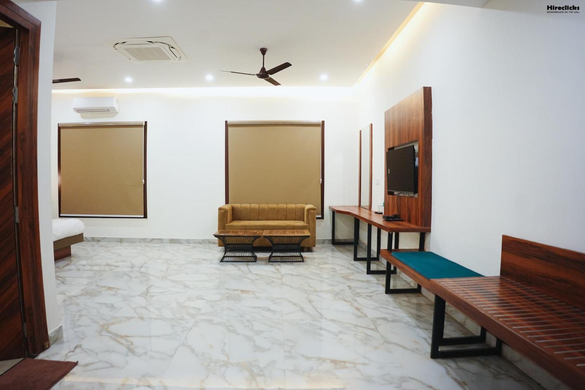 The Krati Resort And Convention Centre Bareilly Bagian luar foto