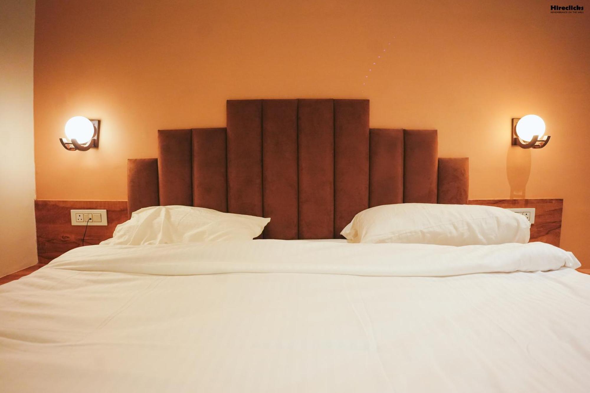 The Krati Resort And Convention Centre Bareilly Bagian luar foto