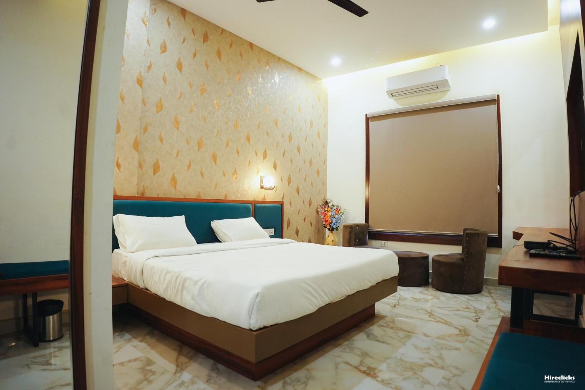The Krati Resort And Convention Centre Bareilly Bagian luar foto